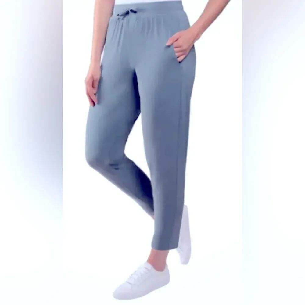 🛍️ Kirkland Signature Women's Active
Stretch Pant sise Large 🎊